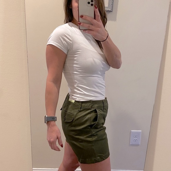 Liz Claiborne Classic Chino Short NWT Size 4P - Picture 2 of 9